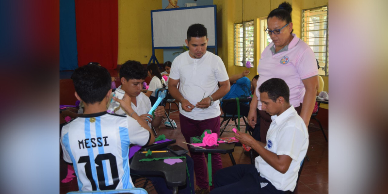 Personas con Discapacidad en Chinandega se Capacitan en Montaje de Eventos