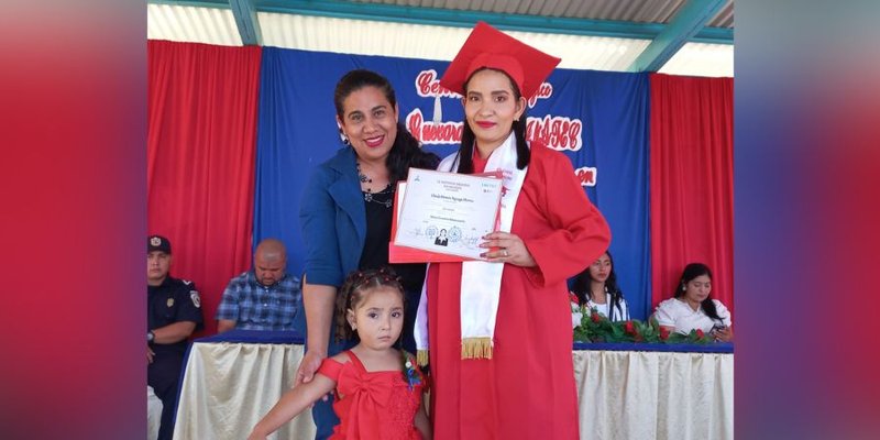 ¡Cumplen Sueño! Protagonistas de San Juan de Río Coco se gradúan de la carrera técnica en Administración