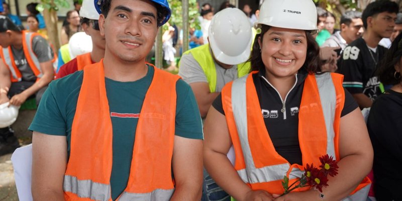 Más de 60 mil estudiantes rinden homenaje a Sandino en el 131 natalicio