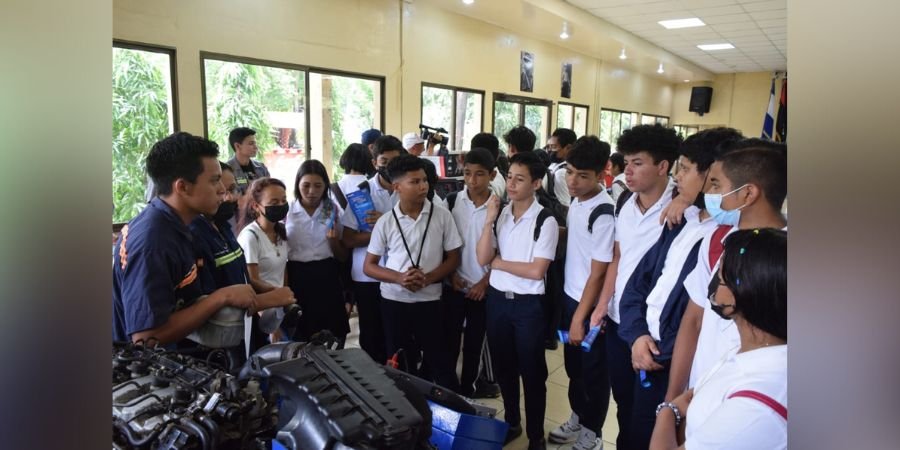Estudiantes de Secundaria viven la experiencia de estudiar una carrera técnica en el Viejo Chinandega