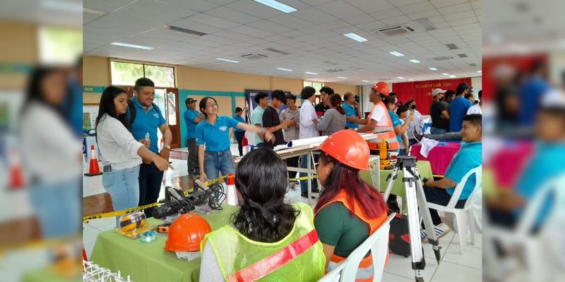 Desarrollan Festival Tecnológico en el Centro Técnico Simón Bolívar