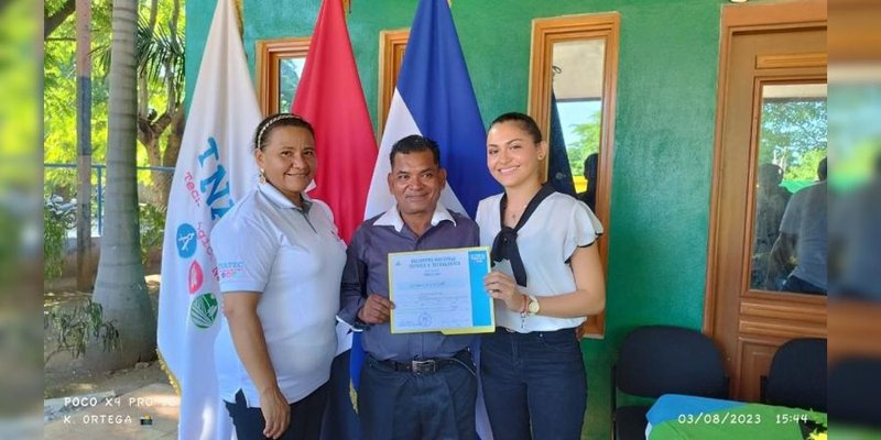 Realizan en Villa El Carmen promoción de egresados de cursos en Agro Industrialización