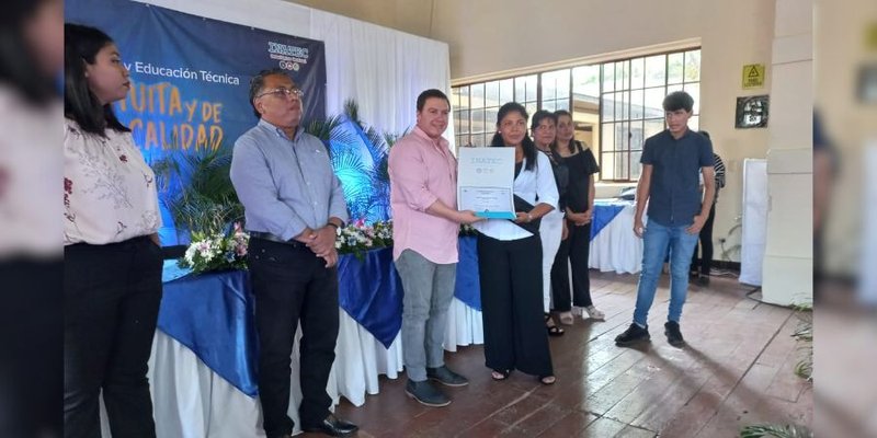 Centro Tecnológico Ernst Thalmann celebra el éxito de 119 egresados del sector Industria y Construcción