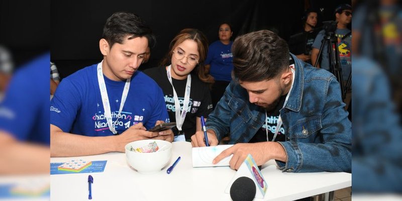 Talentosos Creadores de Contenido viven la Experiencia de Hackathon Nicaragua