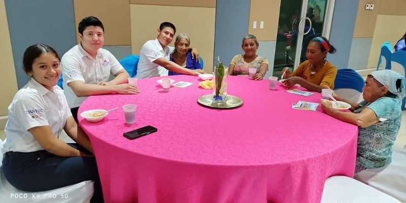 Escuela Hotel Casa Luxemburgo celebra  Día Internacional del Adulto Mayor