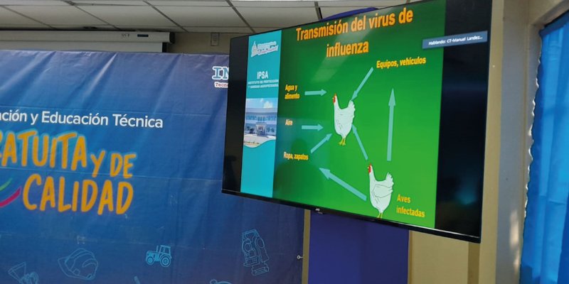 Estudiantes técnicos agropecuarios participan en taller sobre medidas de prevención y manejo ante la influencia aviar