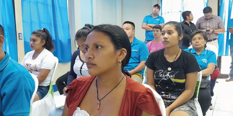 Estudiantes técnicos agropecuarios participan en taller sobre medidas de prevención y manejo ante la influencia aviar