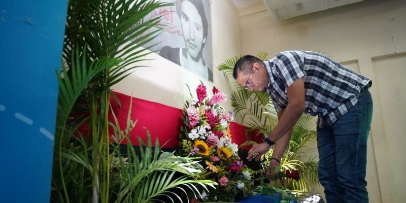 Acto conmemorativo en homenaje a la vida y legado histórico del martir revolucionario Ariel Darce