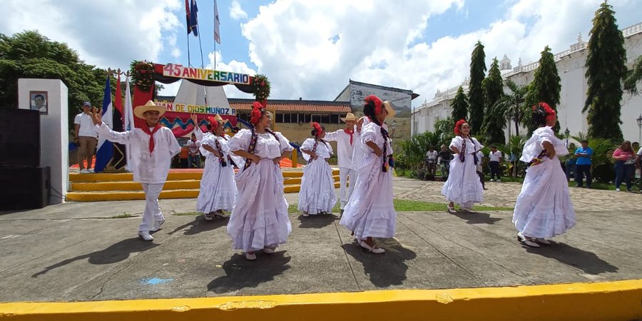 Estudiantes Técnicos de León conmemoran 45 aniversario del paso a la inmortalidad de Juan de Dios Muñoz