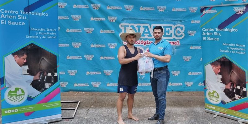 Estudiantes y servidores públicos del Centro Tecnológico Arlen Siu celebran Día del Agrónomo
