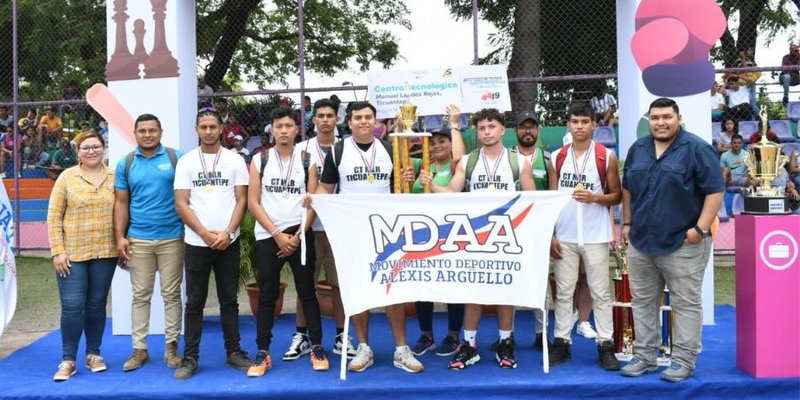 Primer lugar, Baloncesto Masculino