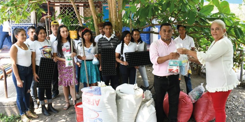 Reciben recursos didácticos en el Programa Vocación Productiva