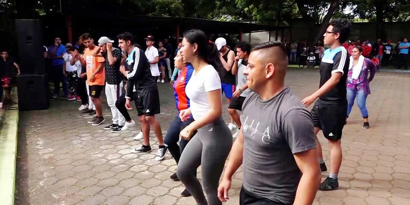 TECNacional - Zumbaton puso a bailar a los docentes