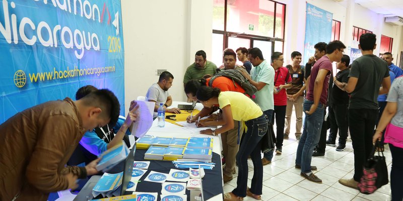 TECNacional - Jóvenes creativos dispuestos al desarrollo de aplicaciones