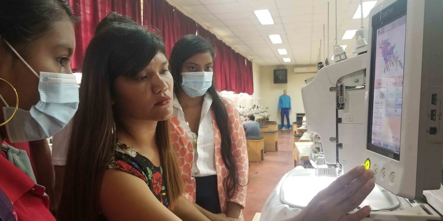 Estudiantes de secundaria de Masaya participan en Circuito Tecnológico en el Área de Textil Vestuario