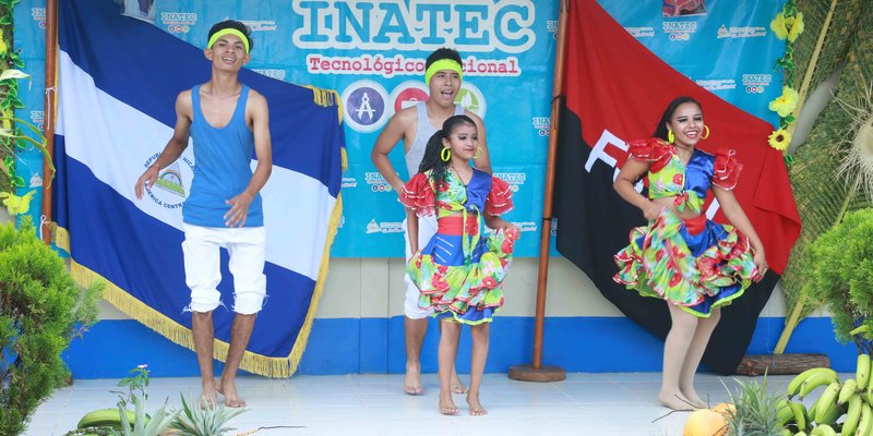 Estudiantes técnicos de Ticuantepe realizan pasarela de trajes folclóricos y regionales