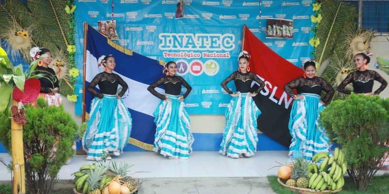 Estudiantes técnicos de Ticuantepe realizan pasarela de trajes folclóricos y regionales