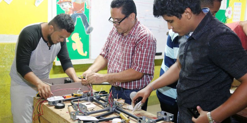 TECNacional - Familias del Distrito 6 reciben curso de Electricidad Domiciliar