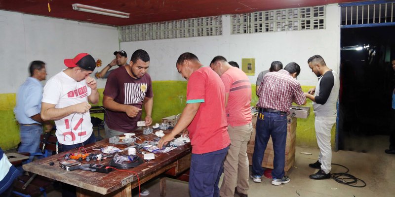 TECNacional - Familias del Distrito 6 reciben curso de Electricidad Domiciliar