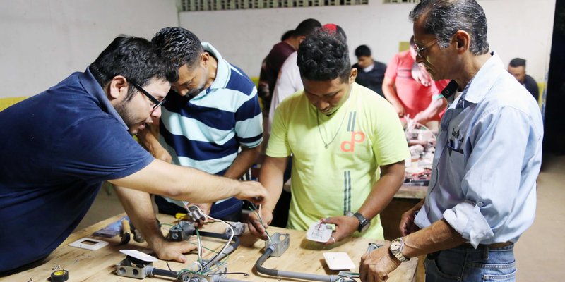 TECNacional - Familias del Distrito 6 reciben curso de Electricidad Domiciliar