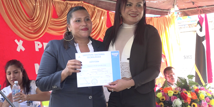 Pobladores de la Isla de Ometepe celebran entrega de certificados de capacitación técnica