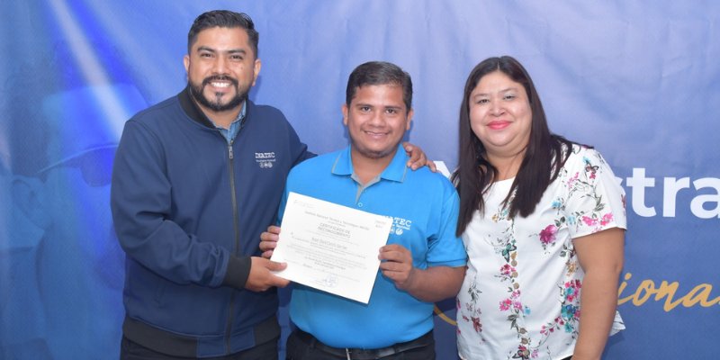 Celebran a más de 3,000 maestros y maestras de educación tecnológica