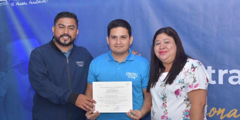 Celebran a más de 3,000 maestros y maestras de educación tecnológica