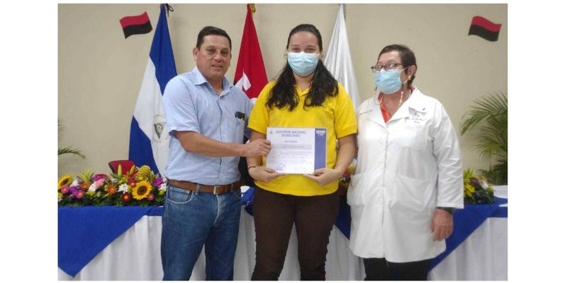 Certificados a Médicos del Hospital Aldo Chavarría