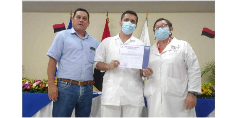 Certificados a Médicos del Hospital Aldo Chavarría