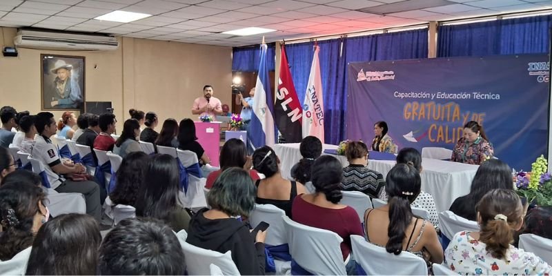 Conversatorio sobre la Eliminación de la Violencia Contra la Mujer por estudiantes técnicos