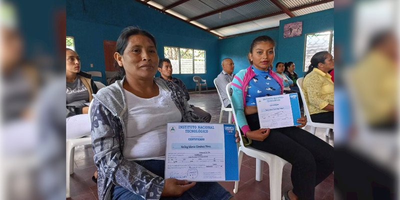 Protagonistas de Cusmapa se certifican en los cursos “Buenas Practicas Vehicular y Costura Creativa”