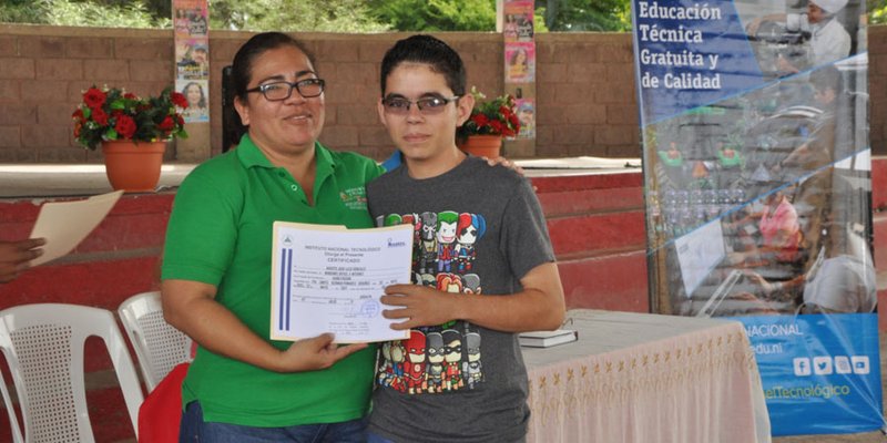 Protagonistas se Certifican en Herramientas Ofimáticas