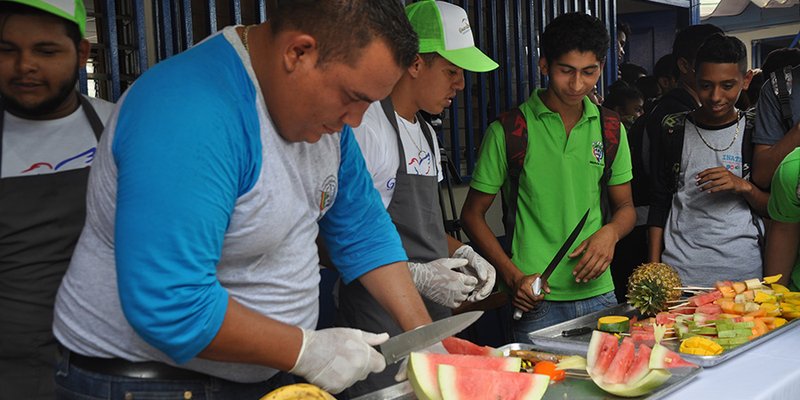 Leoneses celebran el Día Internacional del Libro y la Madre Tierra