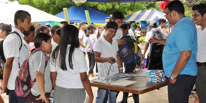 Jóvenes en Feria Vocacional