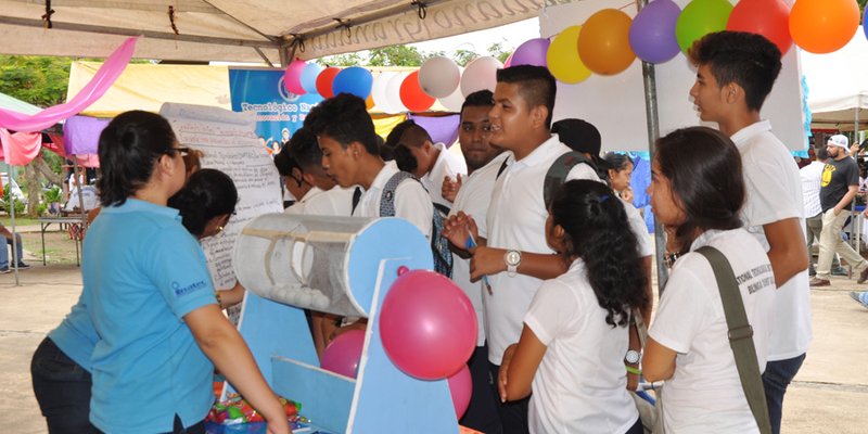 Jóvenes en Feria Vocacional