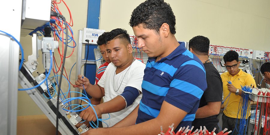 Centro Tecnológico Héroes y Mártires de Villa Nueva