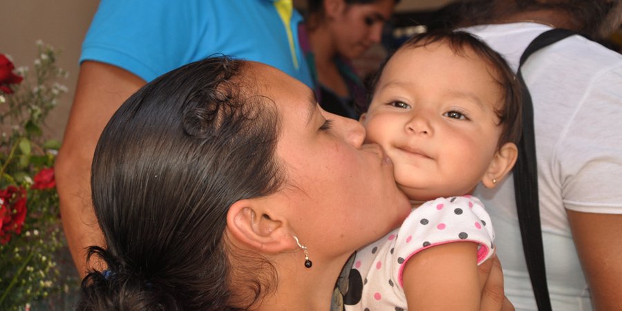 Madres del programa Usura Cero son consentidas