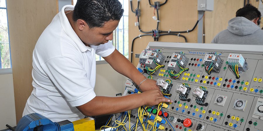 Centro Tecnológico Industrial Cmte. Francisco Rivera Quintero, El Zorro