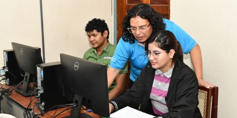 Demostraciones de capacidades y habilidades aprendidas por estudiantes técnicos del sector industrial
