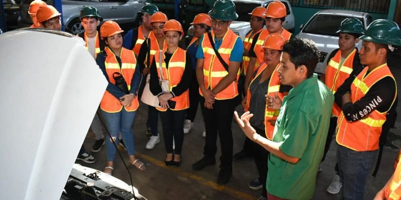 Demostraciones de capacidades y habilidades aprendidas por estudiantes técnicos del sector industrial