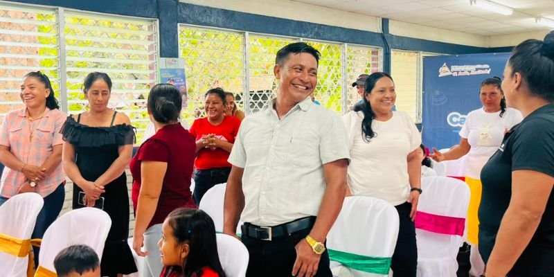 Madres y padres toman un lugar clave  en la educación de sus hijos