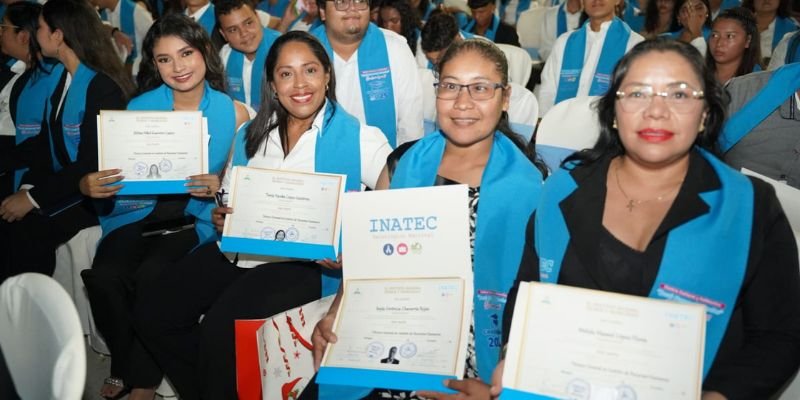 Centro Cultural y Politécnico José Coronel Urtecho celebra segunda graduación de técnicos profesionales