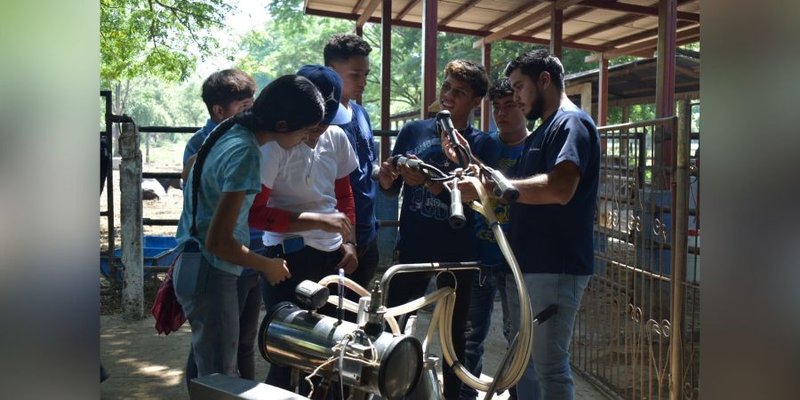 Aprender-Haciendo, un modelo que fortalece las capacidades a los futuros profesionales en Agropecuario