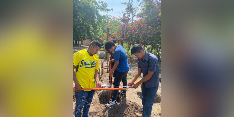 Estudiantes Técnicos del Naciones Unidas aportan al Embellecimiento de su Centro Tecnológico