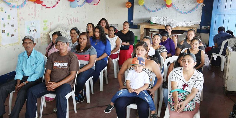 TECNacional - Habitantes del barrio La Competencia culminan curso de repostería