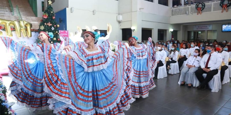 Managua: Se Graduaron 111 Estudiantes En Carreras  Del Sector Turismo Y Hotelería  Por: Gabriela Almanza  El Centro Tecnológico de Hotelería y Turismo del Inatec materializó el sueño de 111 jóvenes ca