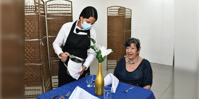 Estudiantes de carreras técnicas de hotelería y turismo inician clases prácticas