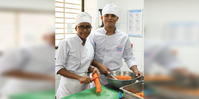 Estudiantes de carreras técnicas de hotelería y turismo inician clases prácticas