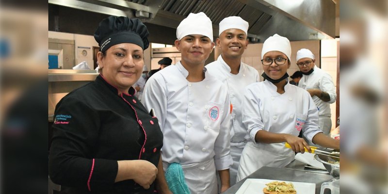 Estudiantes de carreras técnicas de hotelería y turismo inician clases prácticas