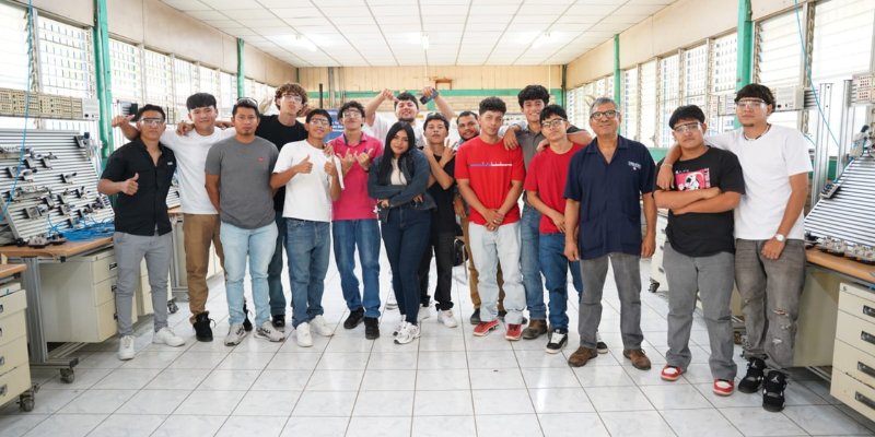 Educación Técnica Honra Legado del General Sandino con Demostraciones Tecnológicas en Managua